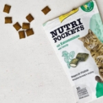 تشویقی بالشتی مغزدار GimCat مدل Nutri Pockets با طعم کت نیپ مخصوص گربه - 60 گرم