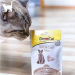 قرص اسنک GimCat مدل Skin & Coat Tabs برای تقويت پوست و مو و جلوگیری از ریزش مخصوص گربه با طعم شیر - 40 گرم